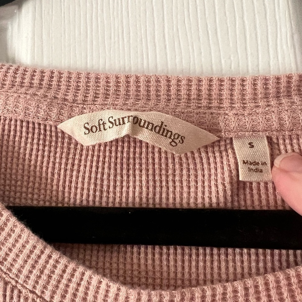 Soft Surroundings Pink Floral Embroidered Thermal Bell
Cuff Top Small - Picture 7 of 9